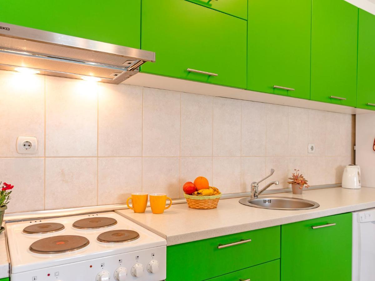 Green Home Apartments *