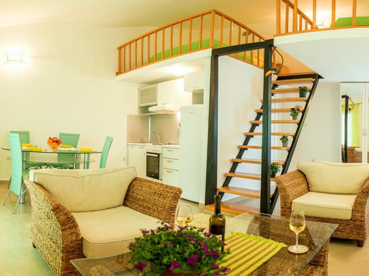 Green Home Apartments *