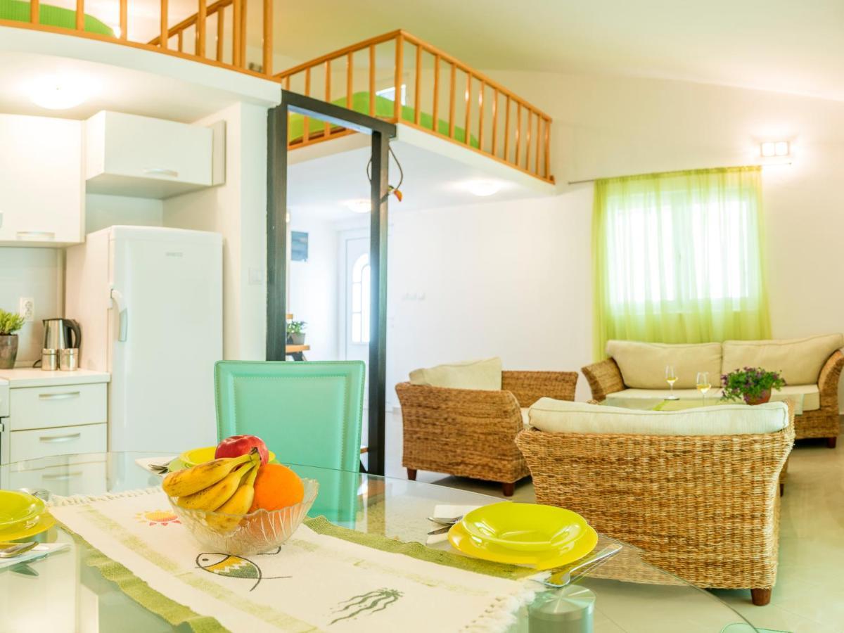Green Home Apartments *