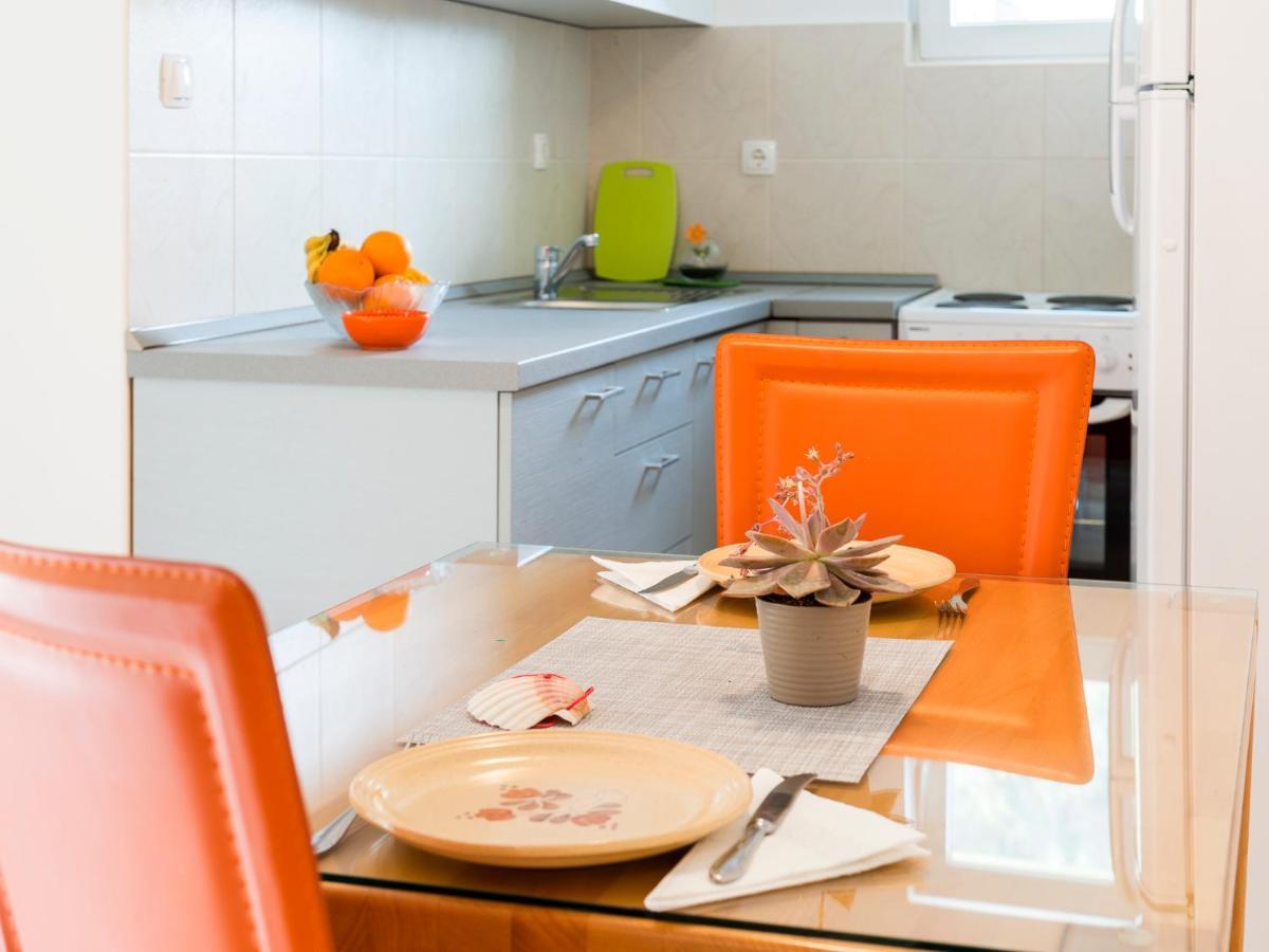 Green Home Apartments *