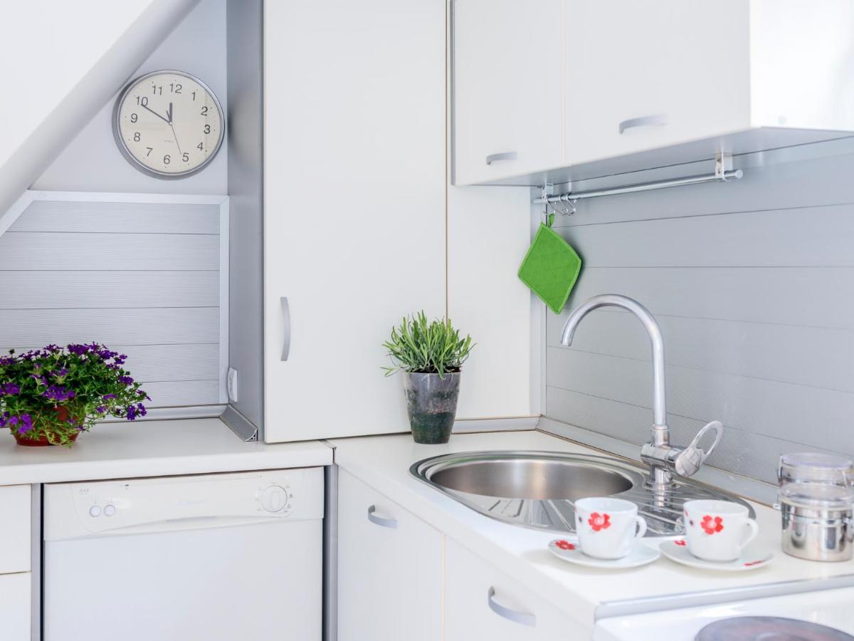 Green Home Apartments *
